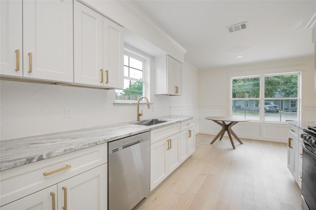 9822 Thorn Street, Houston, TX 77078