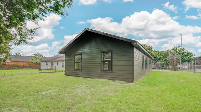 9822 Thorn Street, Houston, TX 77078