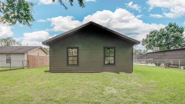 9822 Thorn Street, Houston, TX 77078