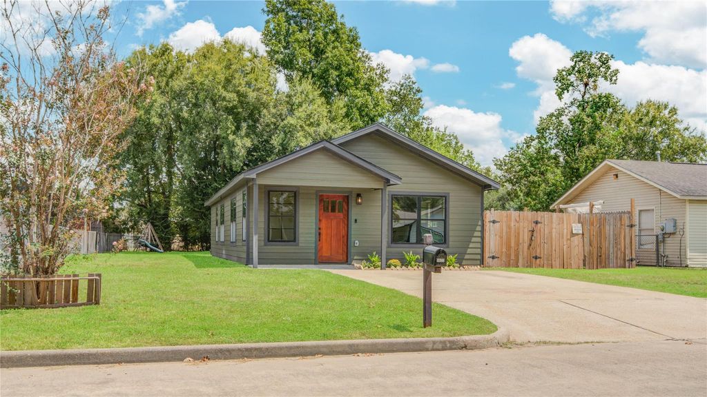 9822 Thorn Street, Houston, TX 77078