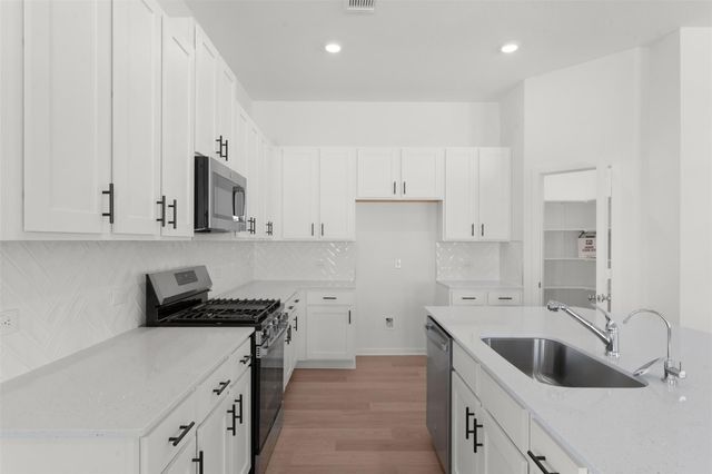 25601 Flora Bella LN, Elgin, TX 78621