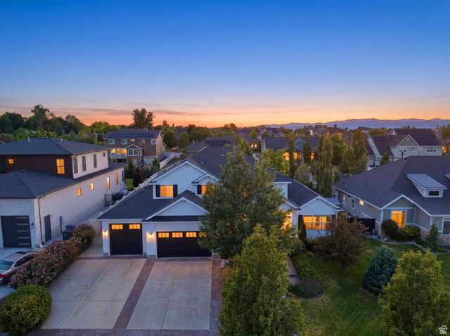 2176 W LEGEND CREEK CT, South Jordan, UT 84095