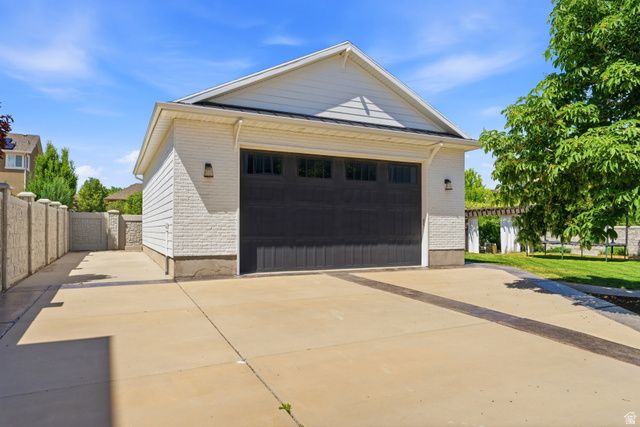 2176 W LEGEND CREEK CT, South Jordan, UT 84095