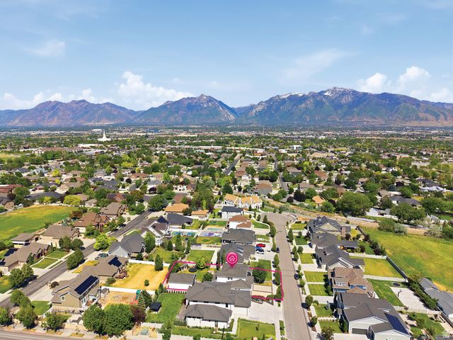 2176 W LEGEND CREEK CT, South Jordan, UT 84095