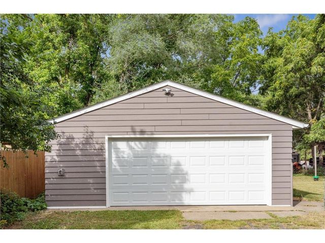 7527 Newton Avenue N, Brooklyn Park, MN 55444