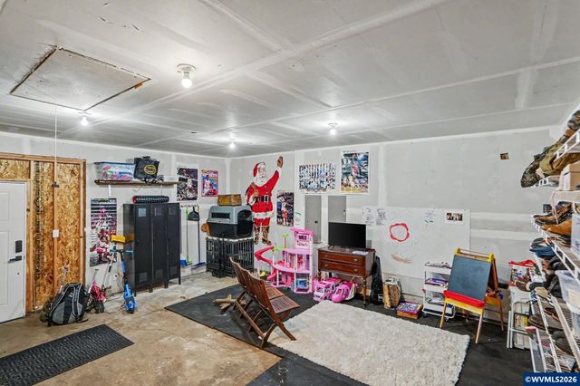 16058 Stormy Dr, Silverton, OR 97381