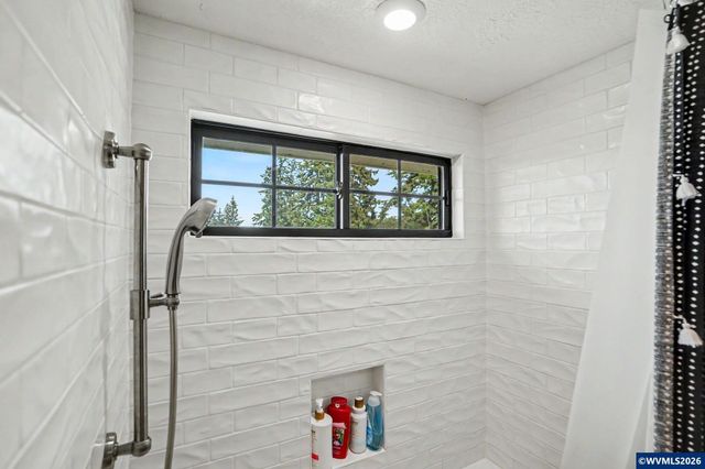 16058 Stormy Dr, Silverton, OR 97381