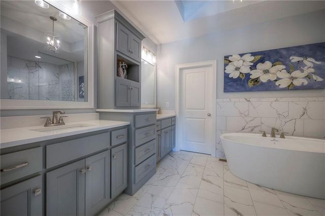 21739 W 116th Terrace, Olathe, KS 66061