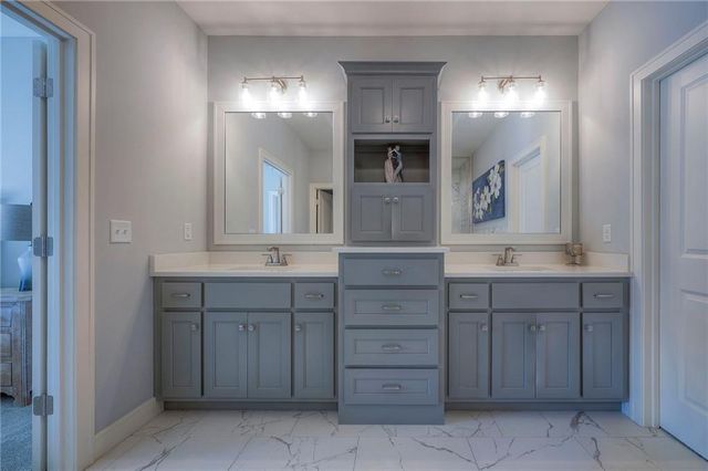 21739 W 116th Terrace, Olathe, KS 66061