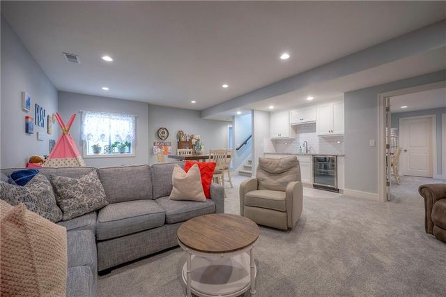 21739 W 116th Terrace, Olathe, KS 66061