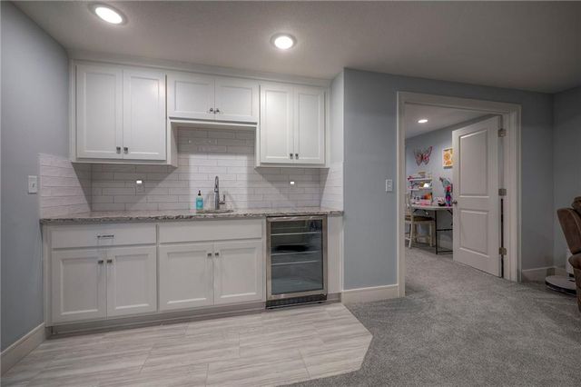 21739 W 116th Terrace, Olathe, KS 66061