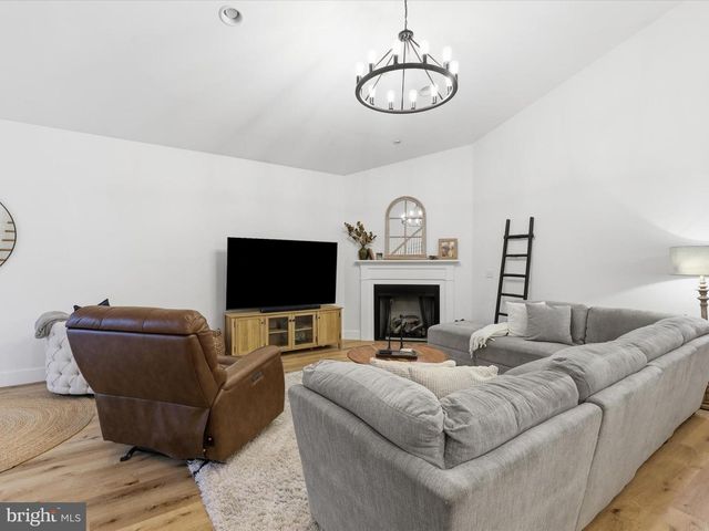 3003 MORNING THISTLE CT, East Petersburg, PA 17520