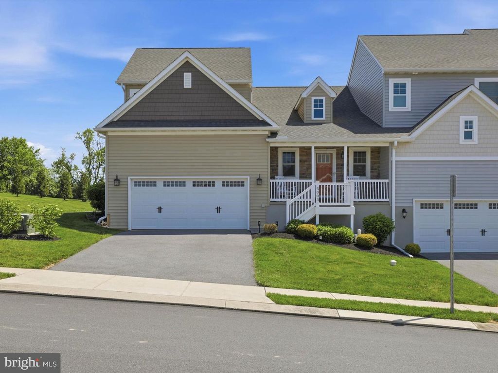 3003 MORNING THISTLE CT, East Petersburg, PA 17520