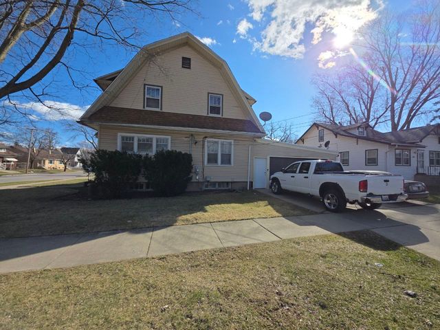 674 N Liberty Street, Elgin, IL 60120