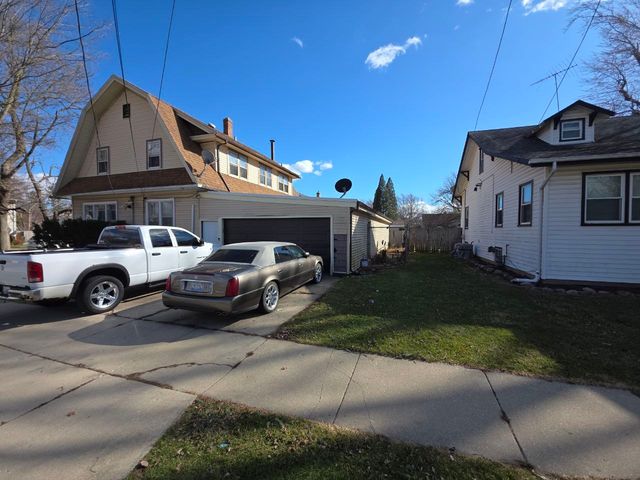 674 N Liberty Street, Elgin, IL 60120