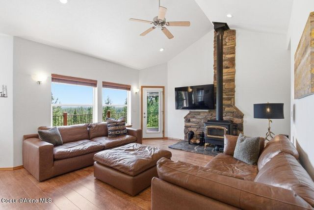 23216 N Teddy LOOP, Rathdrum, ID 83858