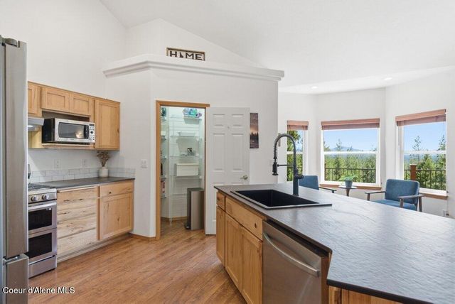 23216 N Teddy LOOP, Rathdrum, ID 83858