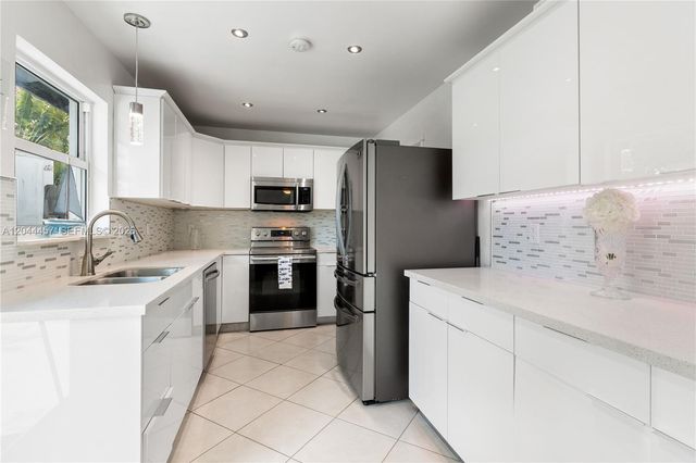 1980 NW 33rd Court, Oakland Park, FL 33309