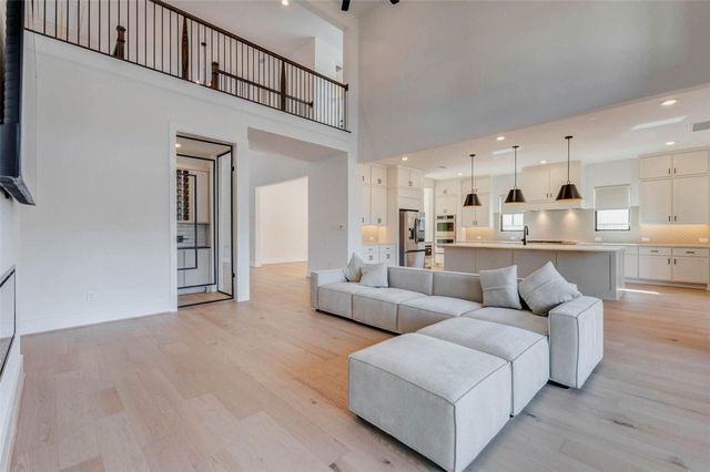 1327 Crown Forest Drive, Missouri City, TX 77459