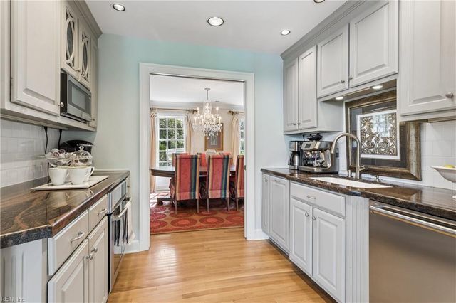 26 Amy Brooks DR, Newport News, VA 23606