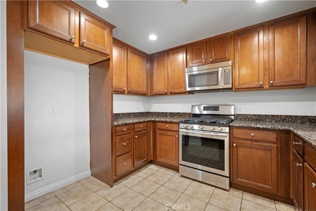 6800 Corbin Avenue 106, Reseda, CA 91335