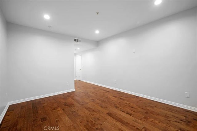 6800 Corbin Avenue 106, Reseda, CA 91335
