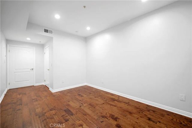 6800 Corbin Avenue 106, Reseda, CA 91335