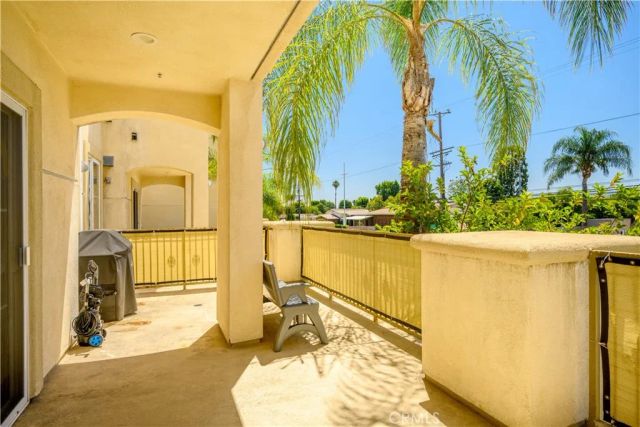 6800 Corbin Avenue 106, Reseda, CA 91335