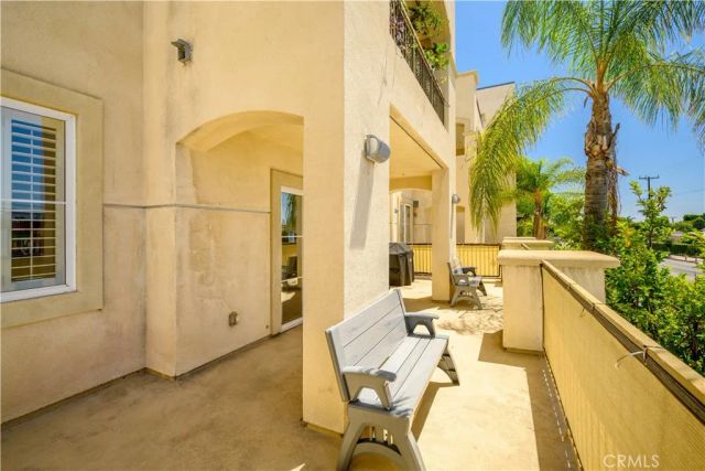 6800 Corbin Avenue 106, Reseda, CA 91335