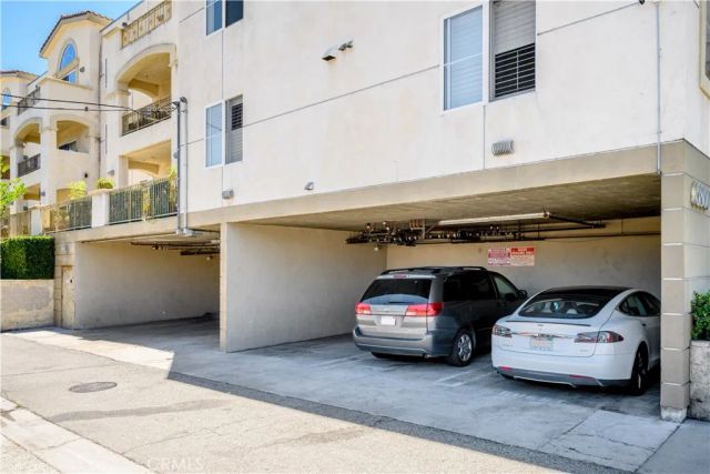 6800 Corbin Avenue 106, Reseda, CA 91335