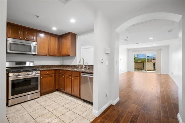 6800 Corbin Avenue 106, Reseda, CA 91335