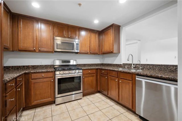 6800 Corbin Avenue 106, Reseda, CA 91335