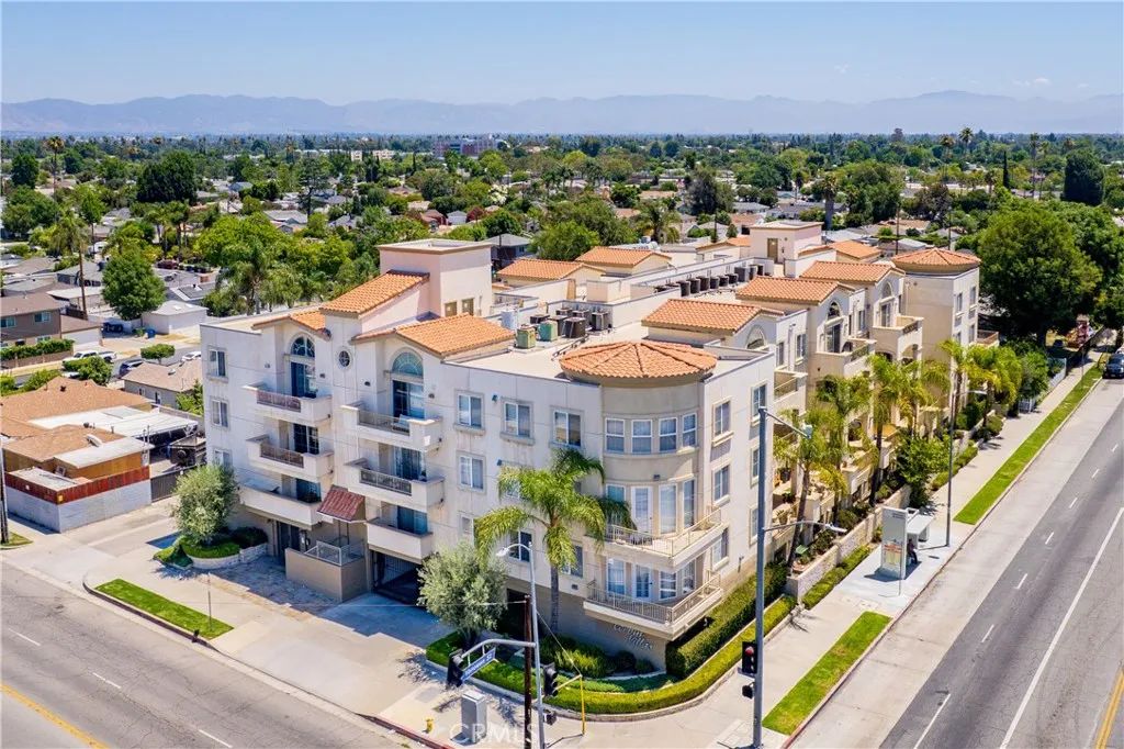 6800 Corbin Avenue 106, Reseda, CA 91335
