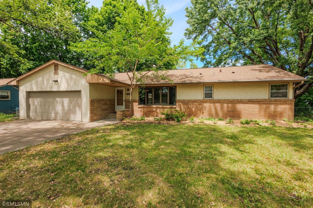 8324 62nd Avenue N, Brooklyn Park, MN 55428 — exterior
