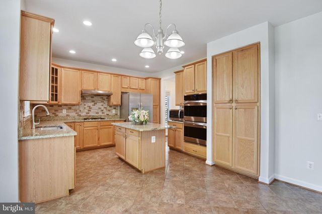 8416 CHURCHSIDE DR, Gainesville, VA 20155
