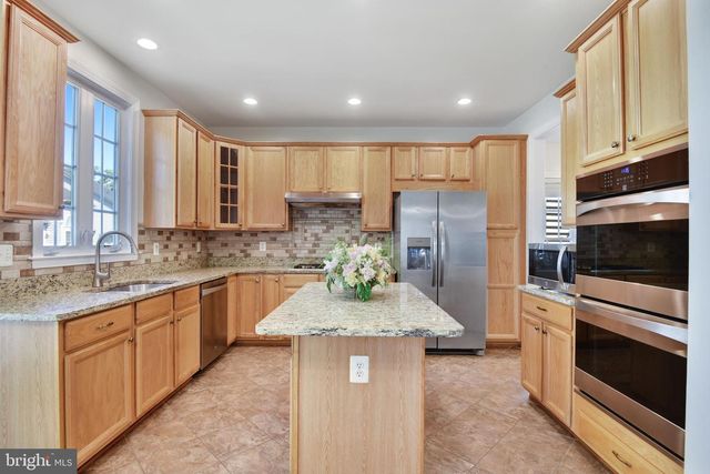 8416 CHURCHSIDE DR, Gainesville, VA 20155