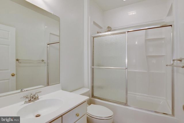 8416 CHURCHSIDE DR, Gainesville, VA 20155