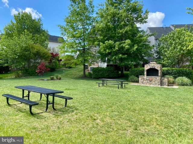 8416 CHURCHSIDE DR, Gainesville, VA 20155