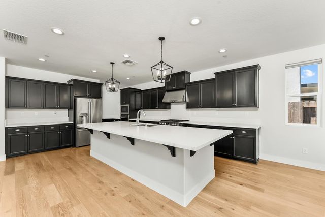 3166 Sofia Dr, Lincoln, CA 95648