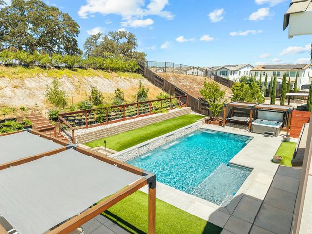 3166 Sofia Dr, Lincoln, CA 95648