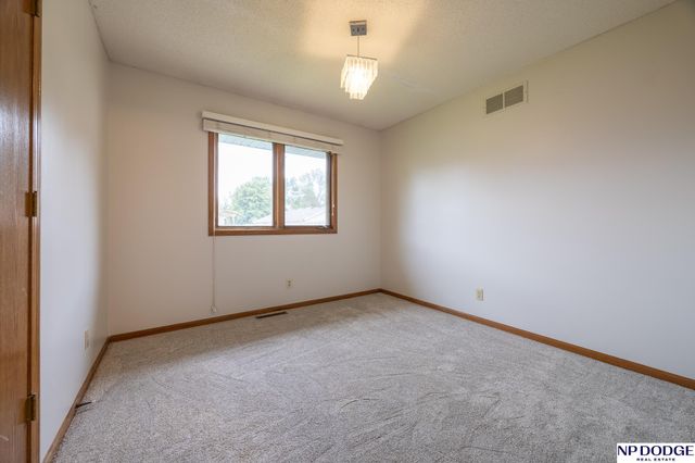 4820 Bunker Hill Road, Lincoln, NE 68521