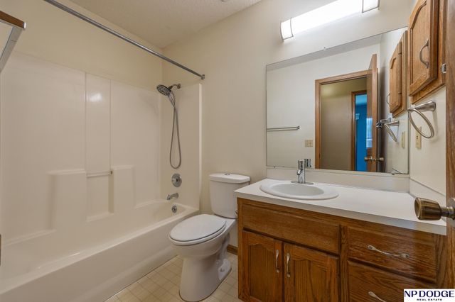 4820 Bunker Hill Road, Lincoln, NE 68521
