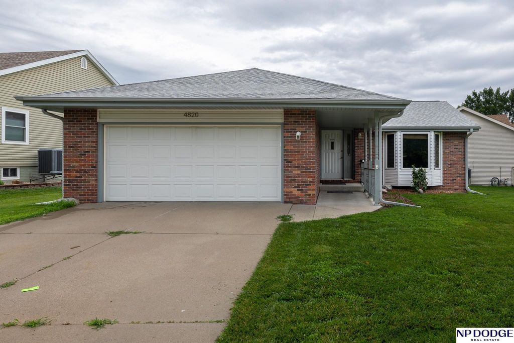 4820 Bunker Hill Road, Lincoln, NE 68521