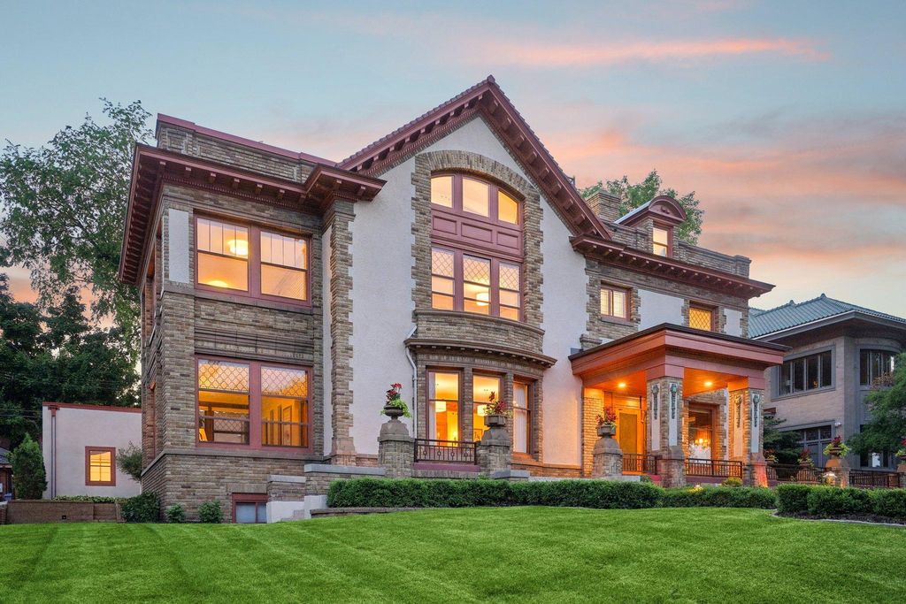 2224 W Lake Of The Isles Parkway, Minneapolis, MN 55405 — exterior