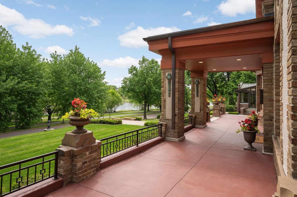2224 W Lake Of The Isles Parkway, Minneapolis, MN 55405 — photo 5