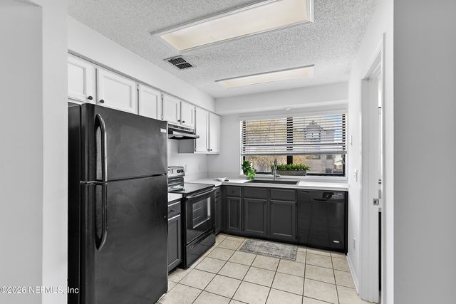 2236 2ND Street S, Jacksonville Beach, FL 32250