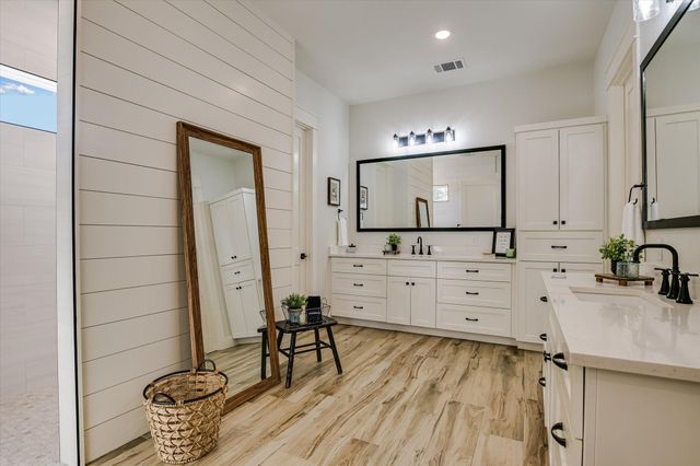 224 Foust DR, Liberty Hill, TX 78642