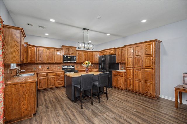 13095 Earl Road, Gravette, AR 72736
