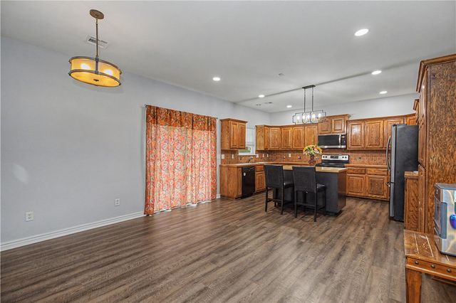 13095 Earl Road, Gravette, AR 72736