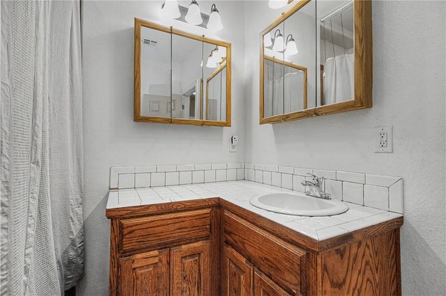 13095 Earl Road, Gravette, AR 72736